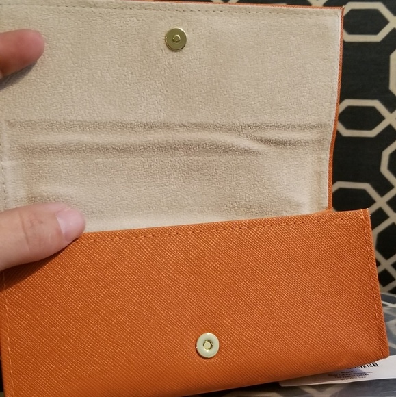 BRAND NEW Tory Burch Polarized Sunglasses - Picture 3 of 7